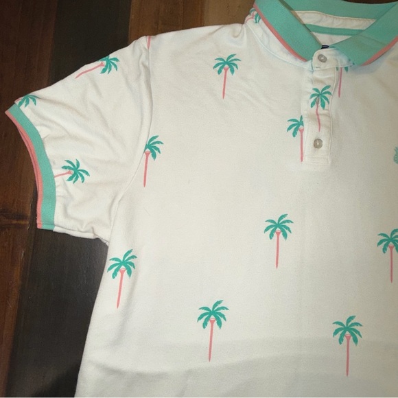 Chubbies Men’s Button Up Shirt - Picture 2 of 4